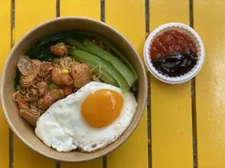 Hình ảnh Mì trộn trứng chiên