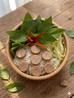 Hình ảnh Mì Thái Cay Xúc Xích