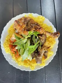 Hình ảnh Cơm đùi chiên sốt + Lòng gà