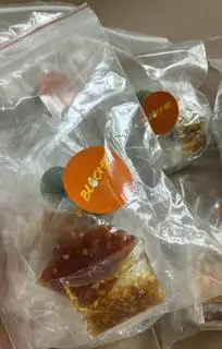 Hình ảnh Bánh tráng ớt rim dầu tỏi