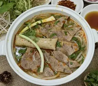 Hình ảnh Bún bò Huế -  Nạm Chả