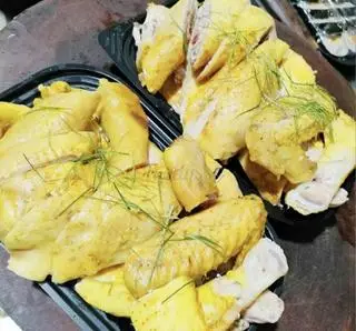 Hình ảnh Gà hấp lá chanh - Nửa con
