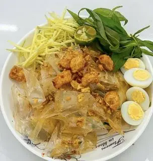 Hình ảnh Bánh tráng trộn sate tỏi 2 trứng