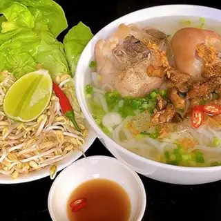 Hình ảnh hủ tiếu mực - sườn. - giò