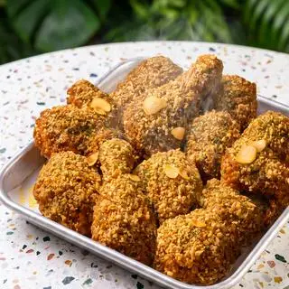 Hình ảnh Gà rán giòn xốt tỏi mặn ngọt