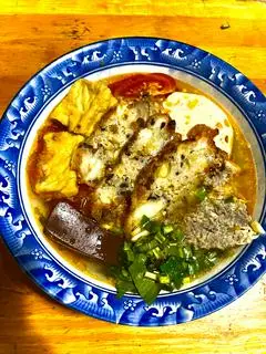 Hình ảnh Bún riêu chả trứng mực chiên