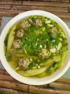 Hình ảnh Bún mọc dọc mùng
