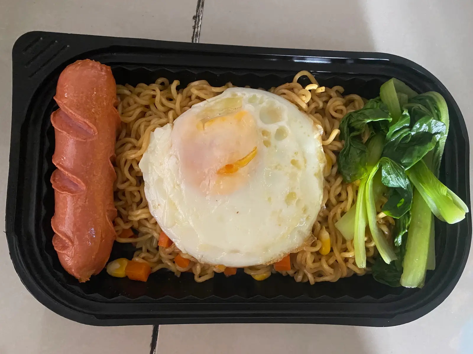 Hình ảnh Mì trộn xúc xích