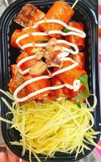 Hình ảnh Bánh tráng cuốn chấm sốt sate bò (vừa)