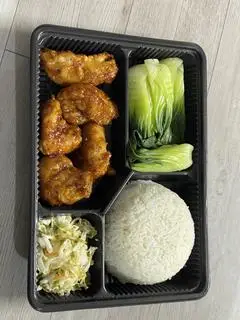 Hình ảnh Cơm trắng gà chiên mắm