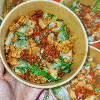 Hình ảnh Bánh tráng cuốn trộn phủ tóp mỡ