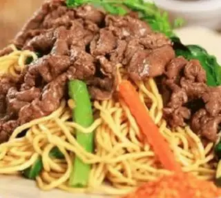 Hình ảnh Mì Xào Xá Xíu Sốt Hong Kong Tóp Mỡ