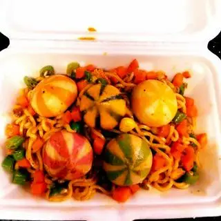 Hình ảnh Mì trộn viên thả lẩu