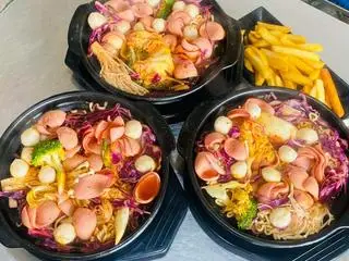 Hình ảnh Mỳ cay xúc xích