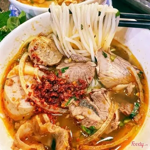 Hình ảnh Bún bò đặc biệt (không giò) + 1 trà đá 