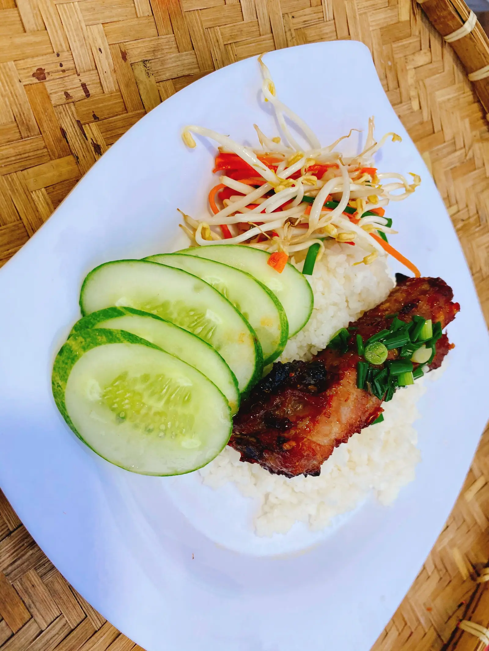 Hình ảnh Cơm tấm sườn cây