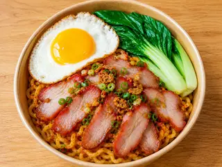 Hình ảnh Mì trộn xá xíu - trứng