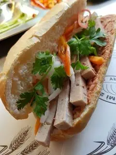 Hình ảnh Bánh mì chả lụa