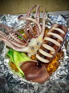 Hình ảnh Mì Trộn Mực Khổng Lồ
