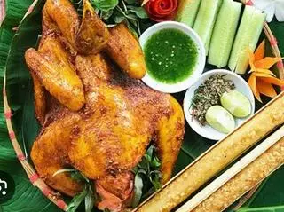 Hình ảnh GÀ NƯỚNG MẬT ONG SIZE LỚN KÈM 1 ỐNG CƠM LAM LỚN , 2 BÁNH MÌ 