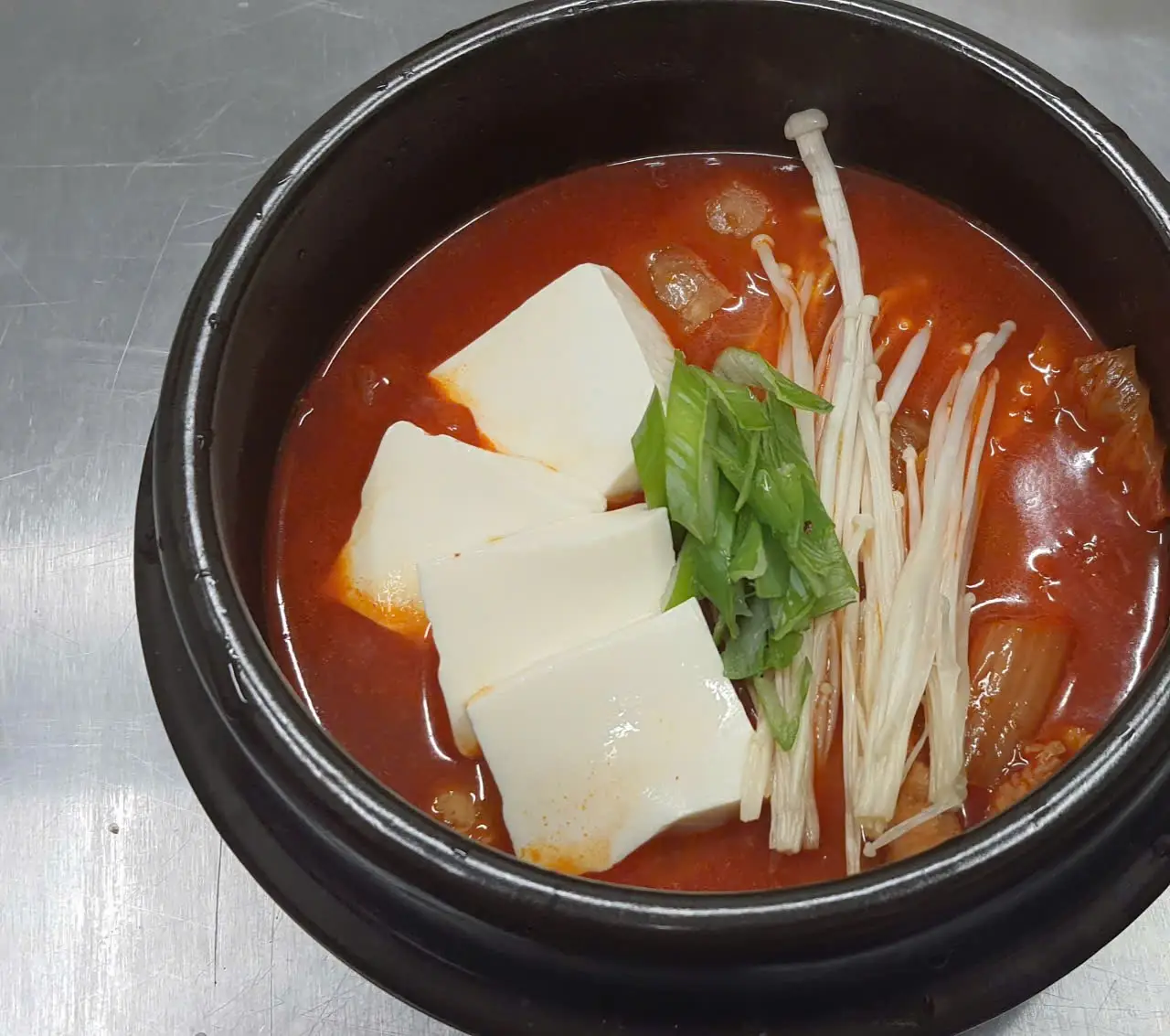 Hình ảnh súp kimchi thịt heo(돼지고기 김치찌게)