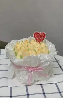 Hình ảnh Bánh Kem Mini Vườn Hoa Tulip Vàng 