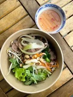 Hình ảnh Bún thịt bò xào