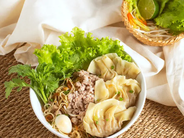 Hình ảnh Mì sủi cảo - Nước