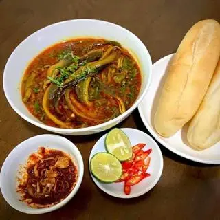Hình ảnh Súp lươn cay bánh mỳ