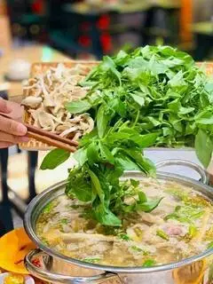 Hình ảnh Lẩu Gà Lá É Vừa ( 2-4 Người)