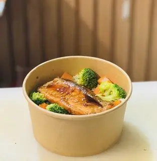 Hình ảnh Cơm cá hồi nướng sốt teriyaki