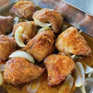 Hình ảnh Cơm gà chiên nước mắm
