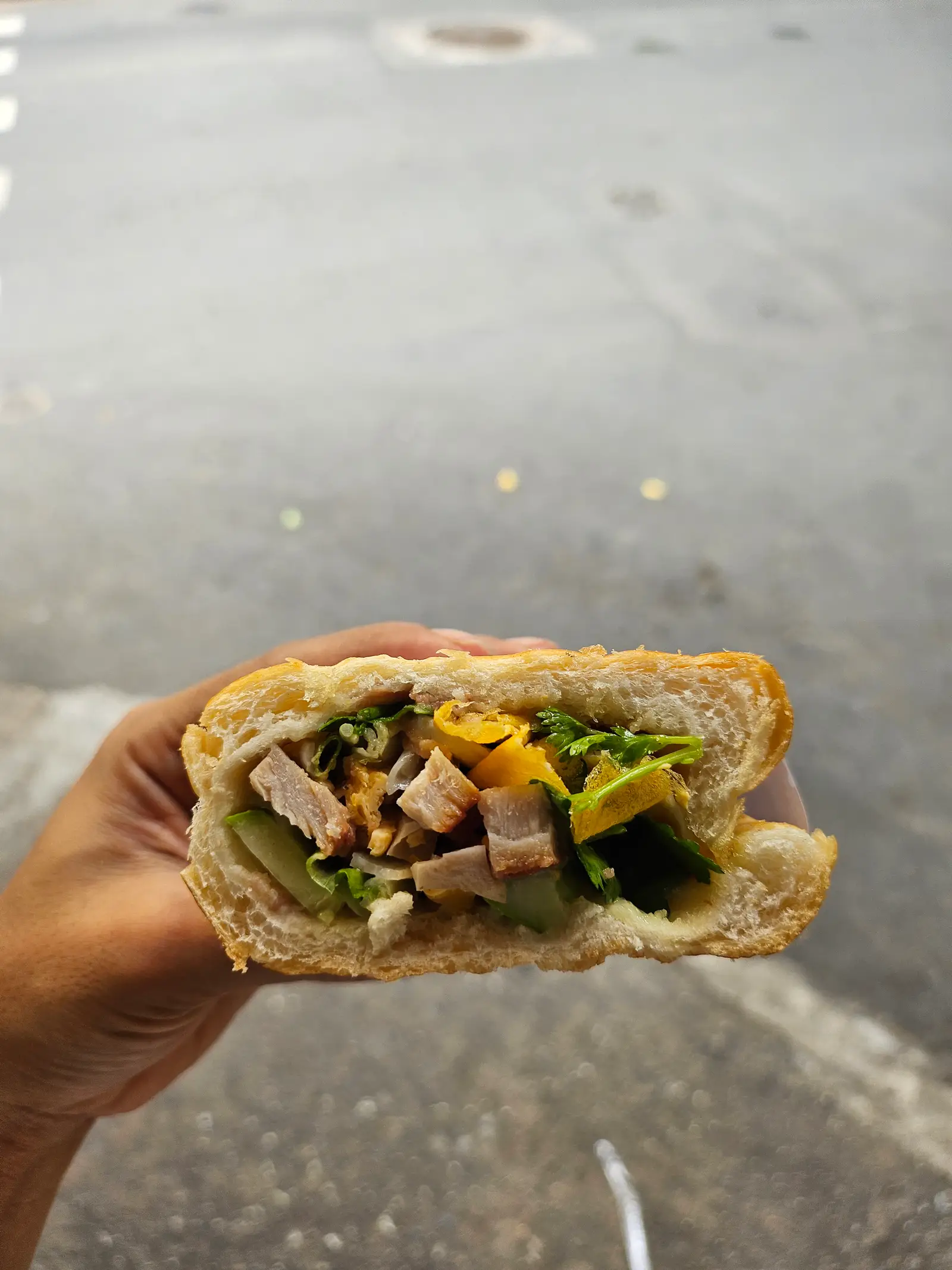 Hình ảnh Bánh mì thịt truyền thống
