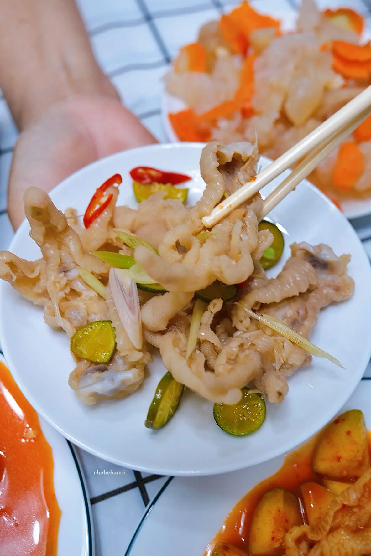 Hình ảnh Combo chân gà sả tắc vừa + sứa sốt thái vừa 