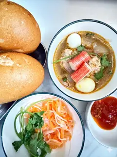Hình ảnh Bánh mì Xíu mại Thanh cua