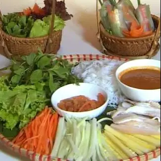 Hình ảnh Cuốn Thịt Luộc Tôm Chua Quảng Nam