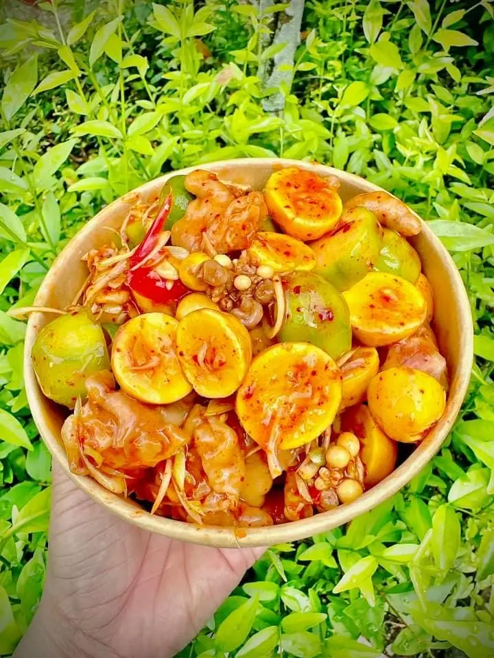 Hình ảnh Chân Gà Mix Tá Lả Sốt Thái