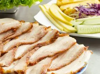 Hình ảnh Bánh tráng cuốn thịt quay