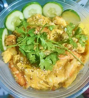Hình ảnh Cơm hải sản phủ trứng chảy.