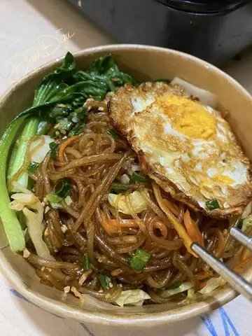 Hình ảnh Miến trộn trứng ốp la