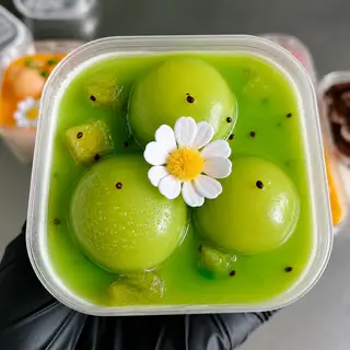 Hình ảnh Tiramisu vị kiwi mix nho
