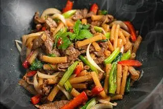 Hình ảnh nui xào bò 