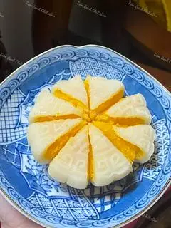 Hình ảnh Bánh dẻo nhân kem trứng muối