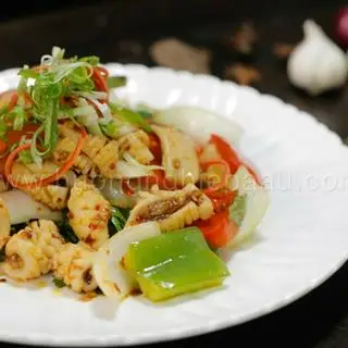 Hình ảnh mực xào xate ơt chuông củ hành 