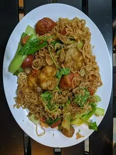 Hình ảnh Mì trộn combo cá viên 