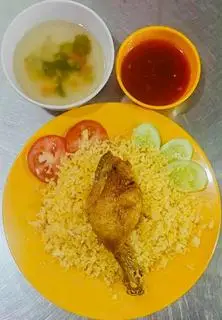 Hình ảnh Cơm gà xối mỡ đùi tỏi