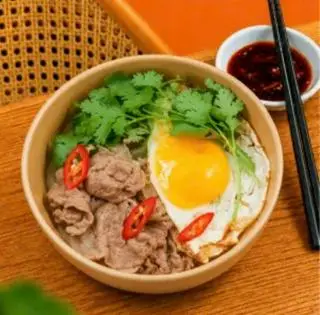 Hình ảnh mì xào bò + trứng