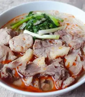 Hình ảnh BÚN BÒ HUẾ NẠM MỠ THÊM 3 MIẾNG BẮP