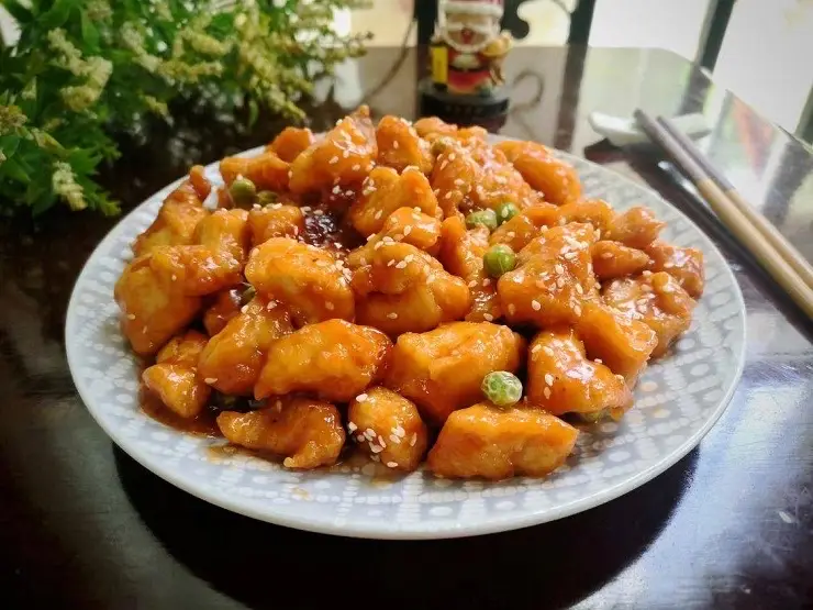 Hình ảnh Cơm gà viên sốt cay (ngọt)