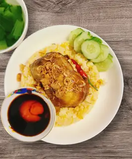 Hình ảnh cơm gà mắm tỏi má đùi